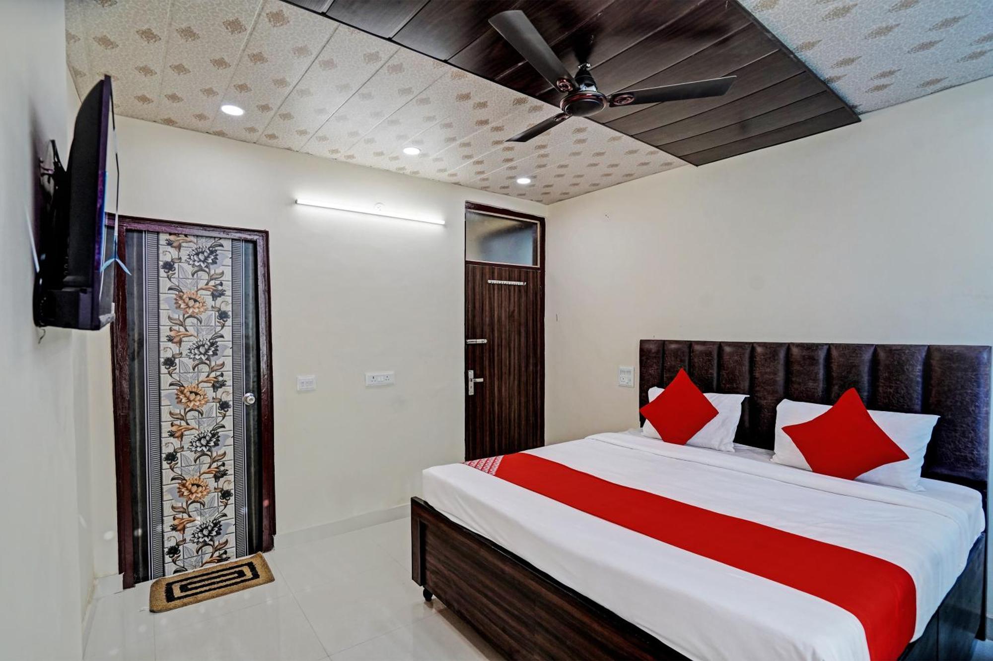 Oyo Flagship Evergreen Tower Hotel Ghaziabad Exterior photo