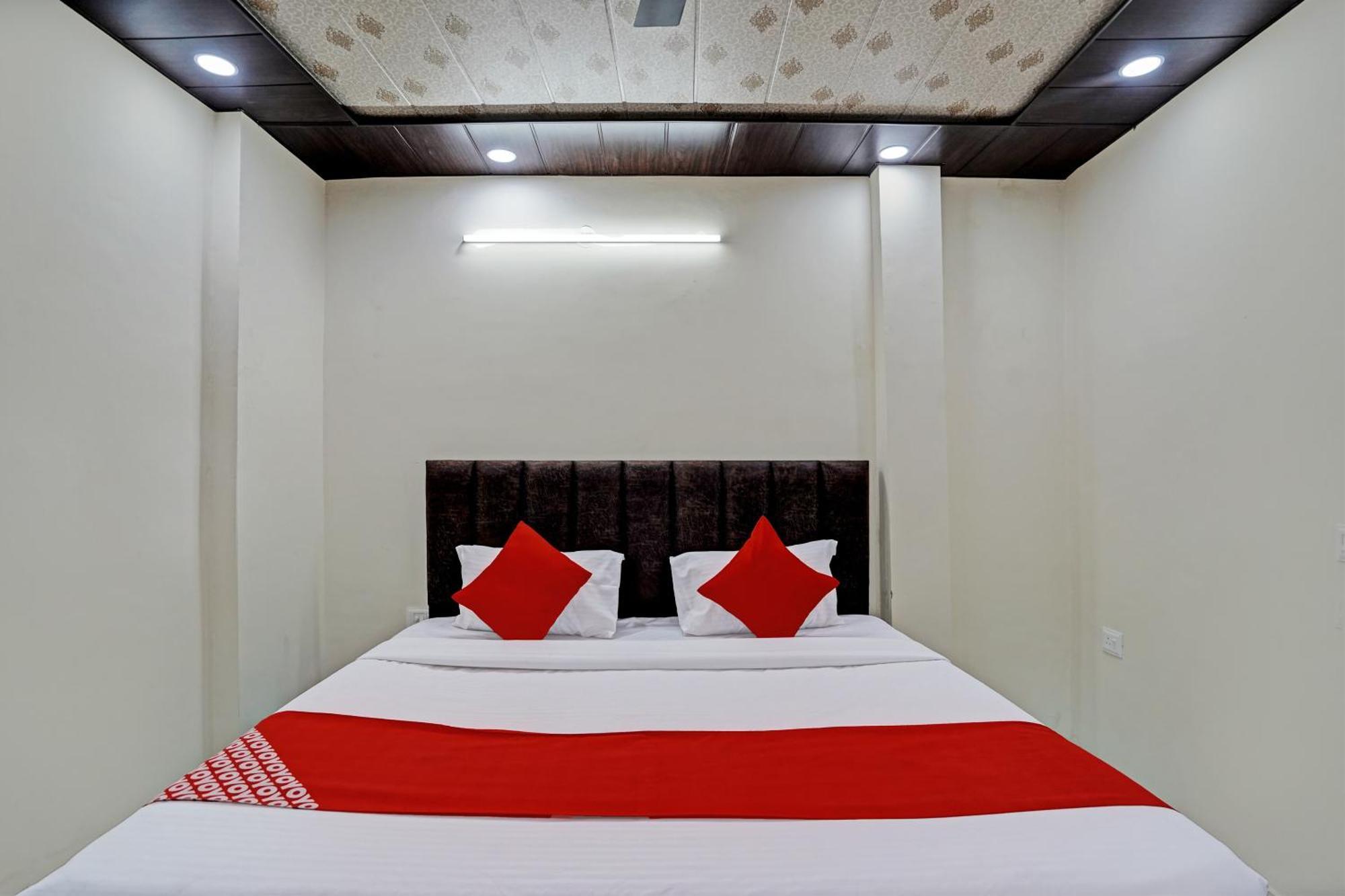 Oyo Flagship Evergreen Tower Hotel Ghaziabad Exterior photo