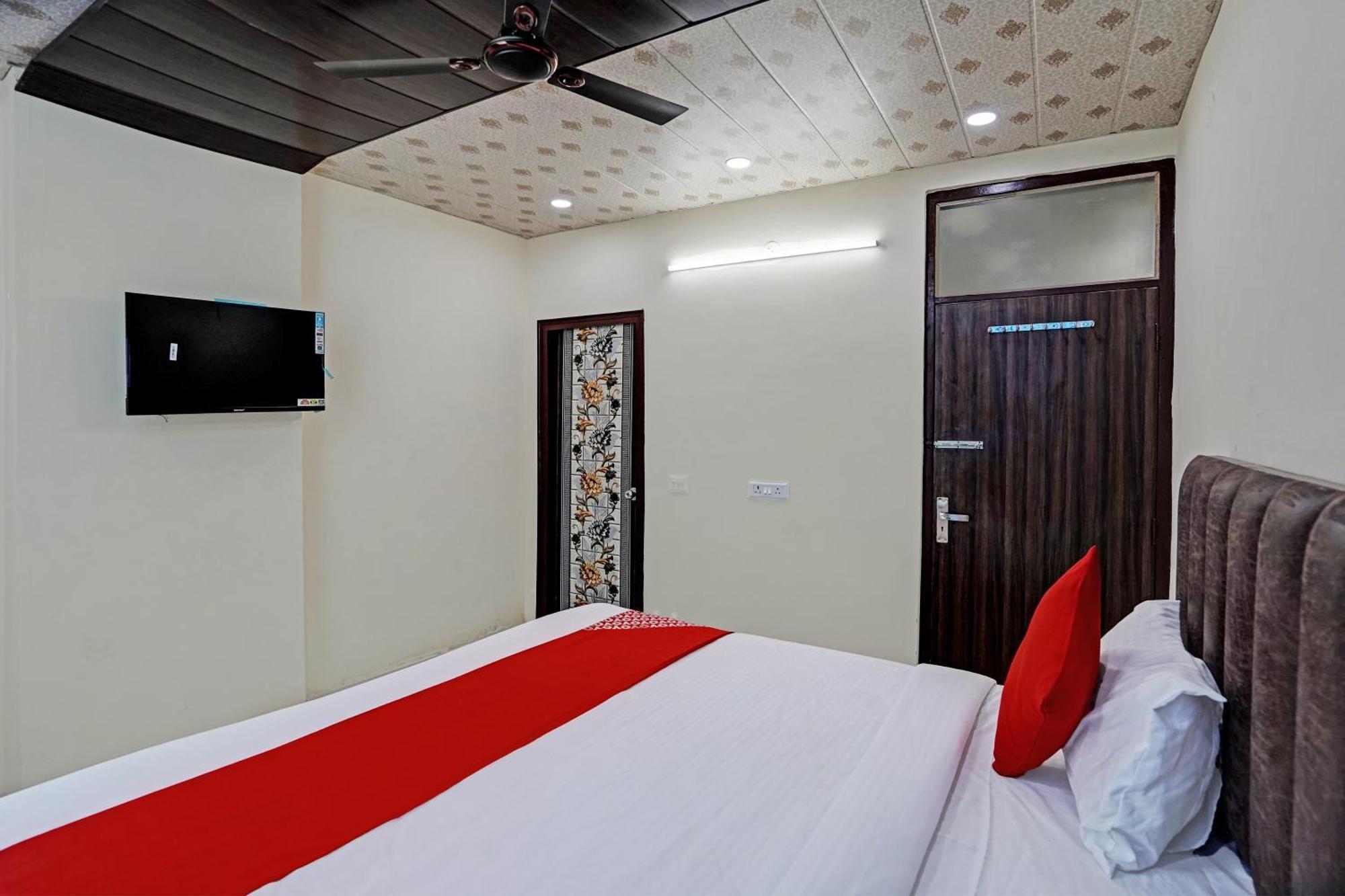 Oyo Flagship Evergreen Tower Hotel Ghaziabad Exterior photo