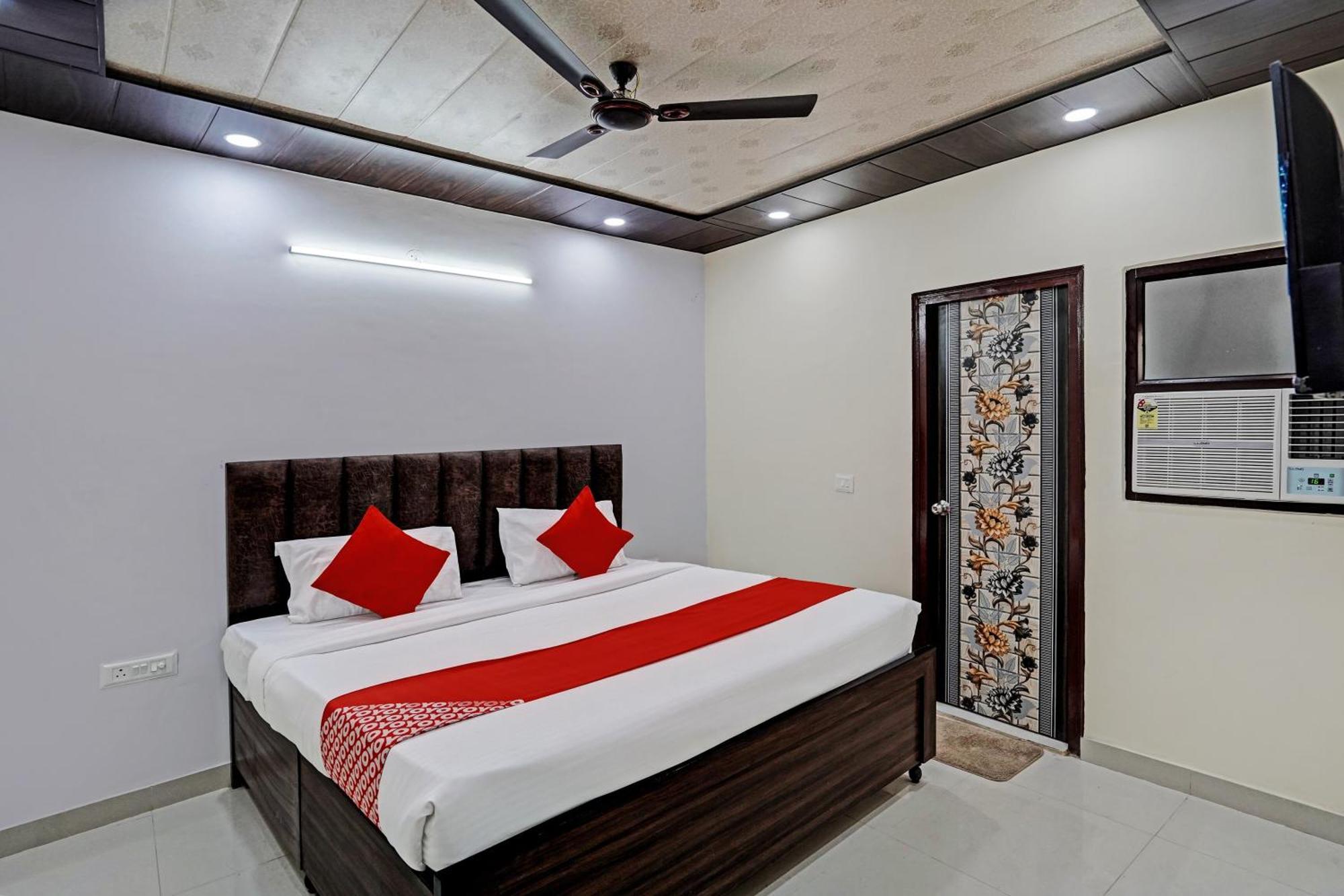 Oyo Flagship Evergreen Tower Hotel Ghaziabad Exterior photo