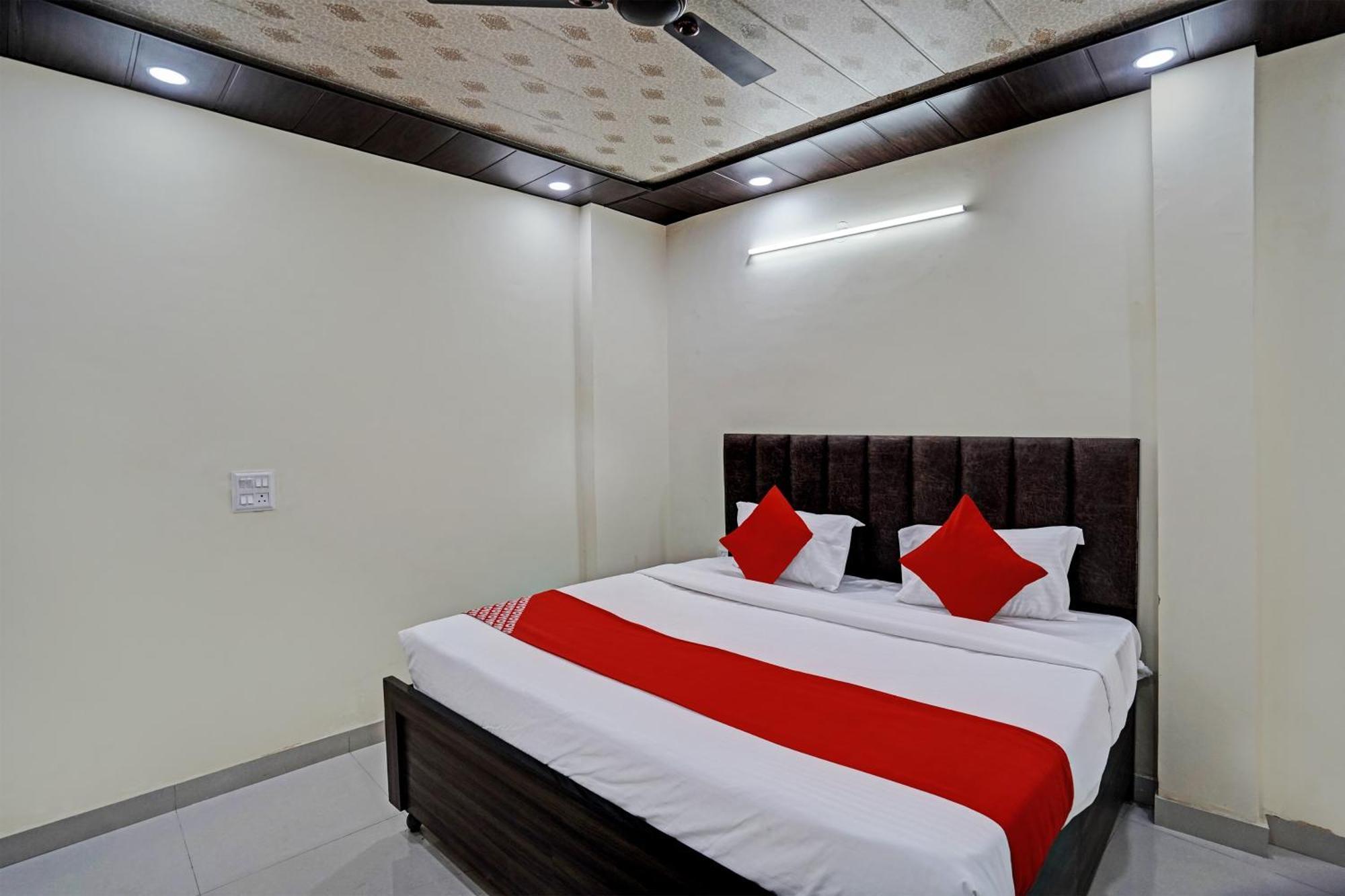 Oyo Flagship Evergreen Tower Hotel Ghaziabad Exterior photo
