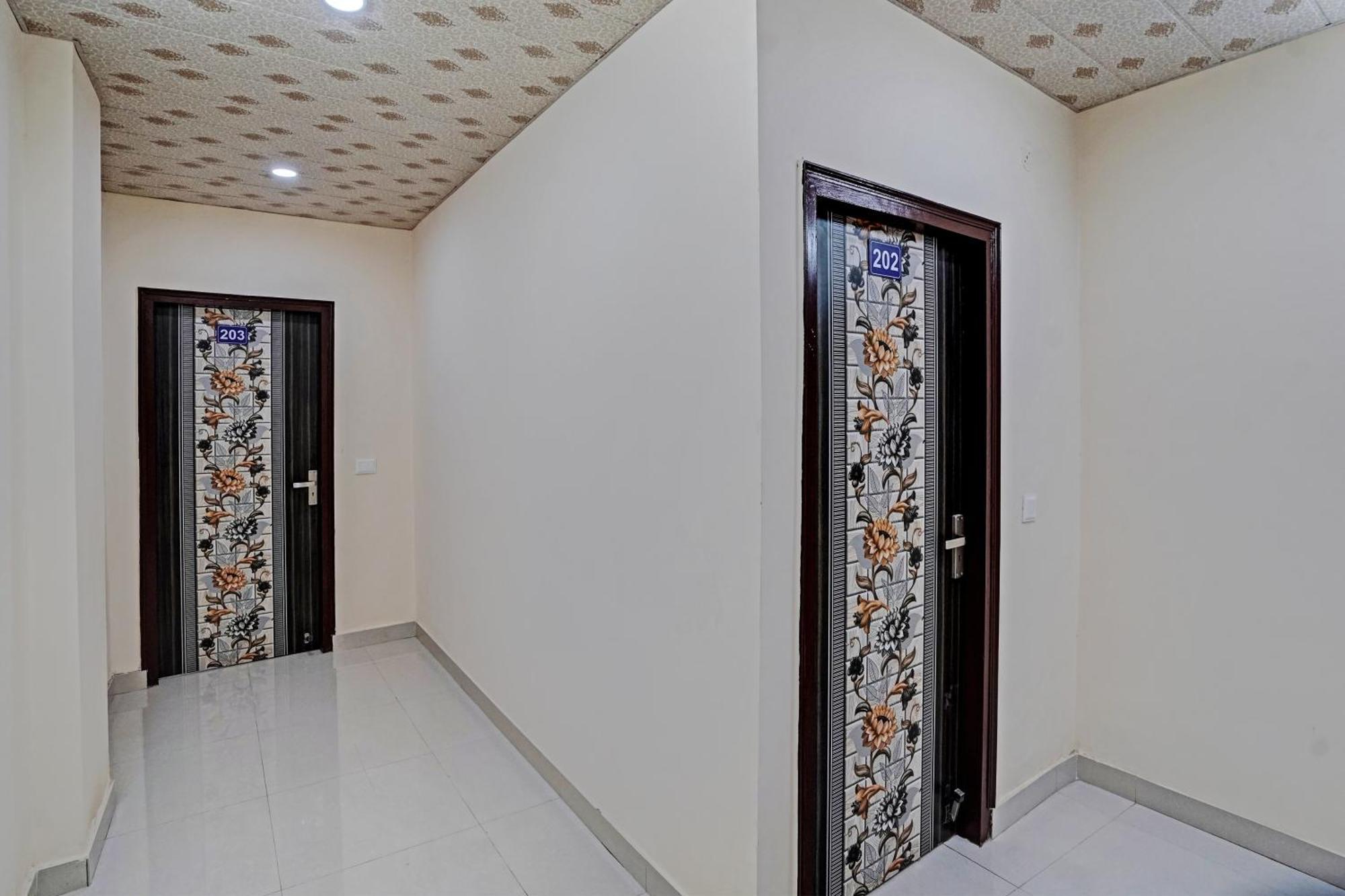 Oyo Flagship Evergreen Tower Hotel Ghaziabad Exterior photo