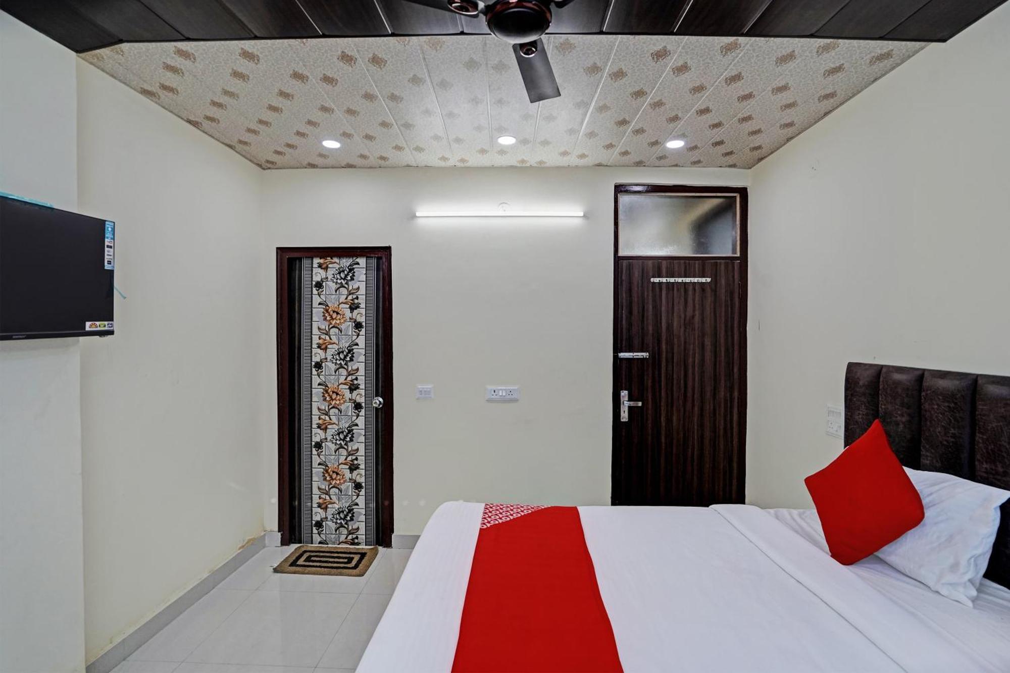 Oyo Flagship Evergreen Tower Hotel Ghaziabad Exterior photo